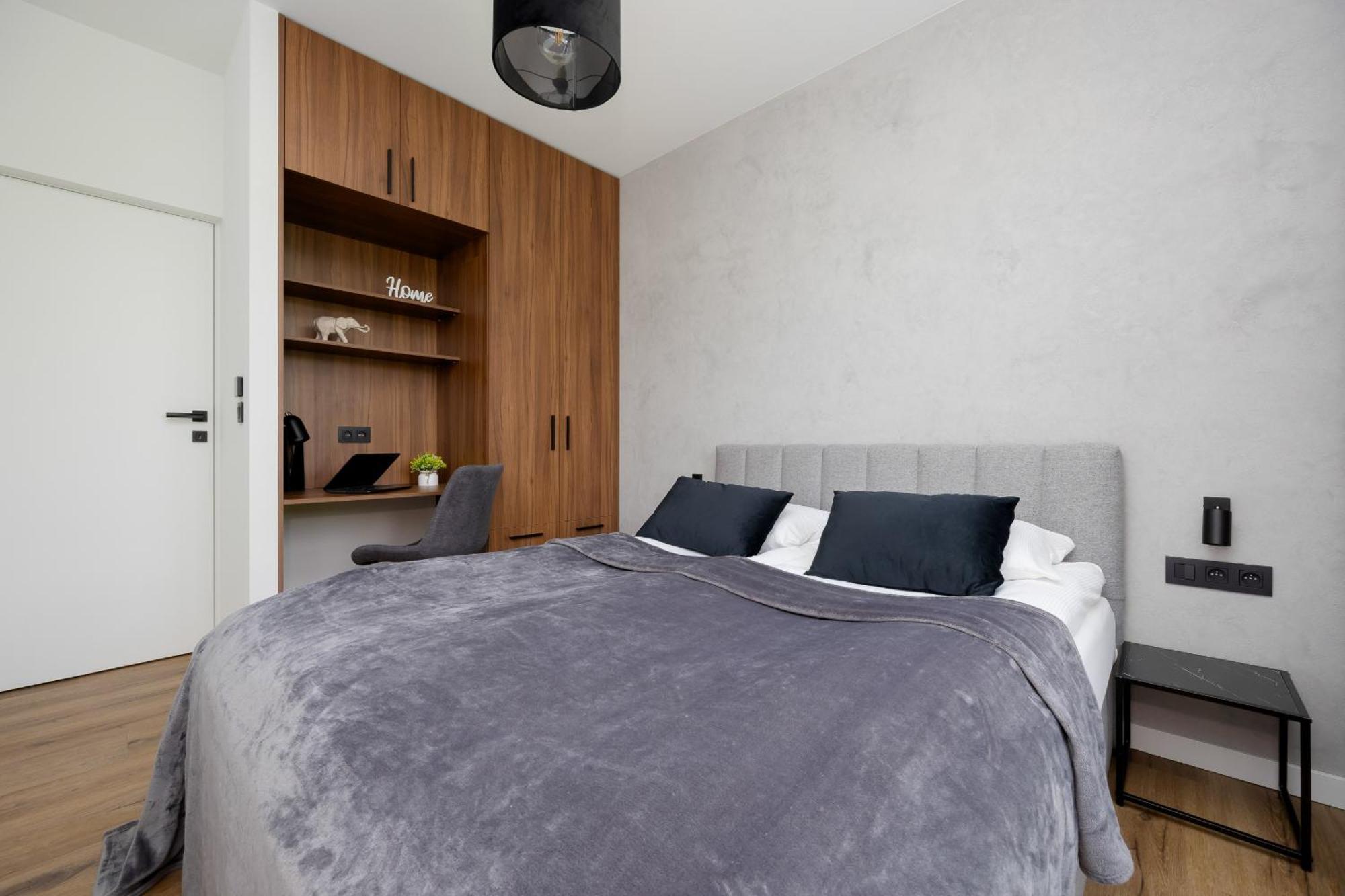 Ludwiki Z Parkingiem By Renters Warszawa